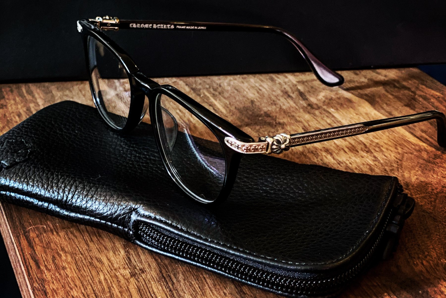 40歳 クロムハーツの眼鏡デビュー 不惑 の自信を勝ち取る 色気倍増の黒ぶち Forza Style ファッション ライフスタイル フォルツァスタイル